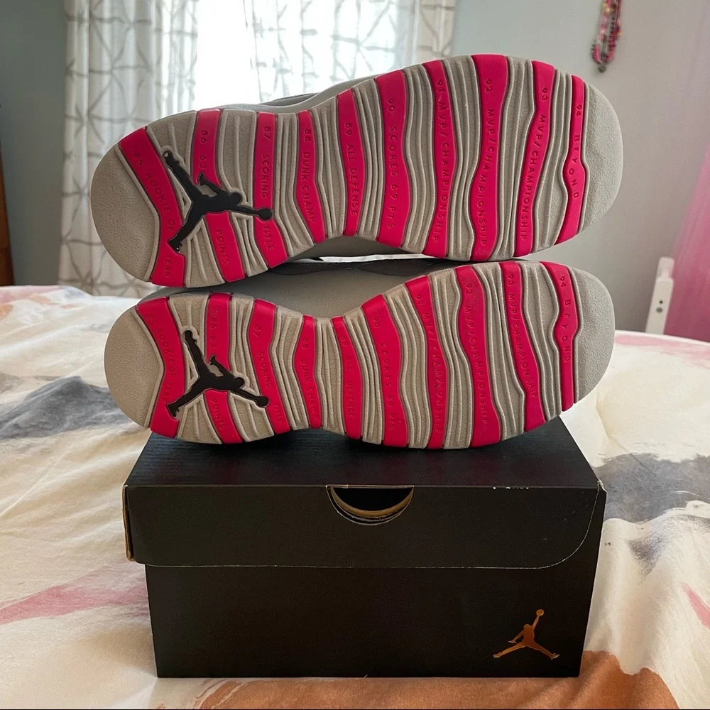 BNIB girl’s Jordan 10 in smoke grey and pink!  Size 6. - Picture 4 of 7